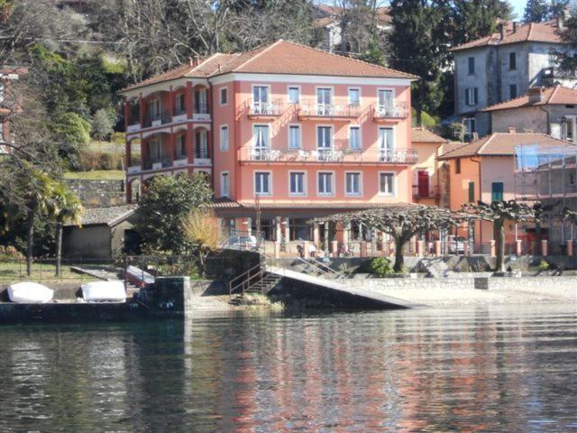 Albergo Riva Reno Di Leggiuno المظهر الخارجي الصورة