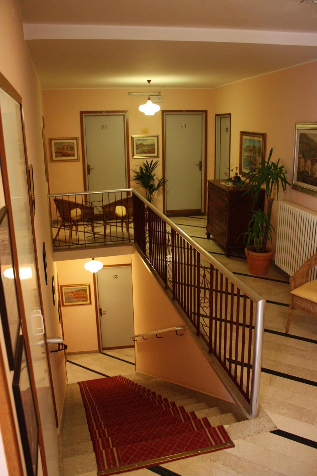 Albergo Riva Reno Di Leggiuno المظهر الخارجي الصورة