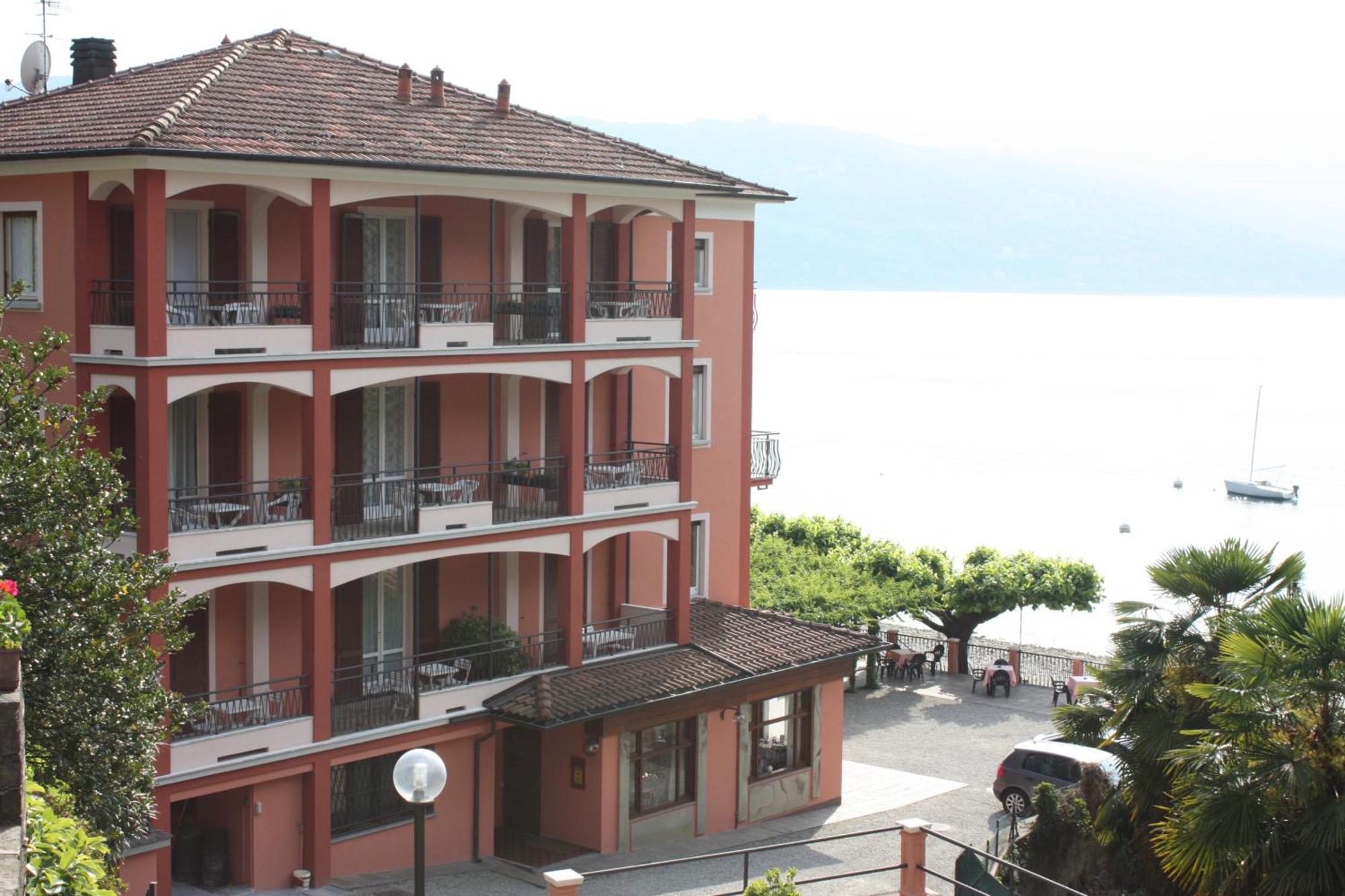 Albergo Riva Reno Di Leggiuno المظهر الخارجي الصورة