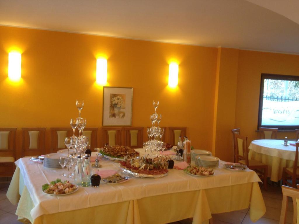 Albergo Riva Reno Di Leggiuno المظهر الخارجي الصورة