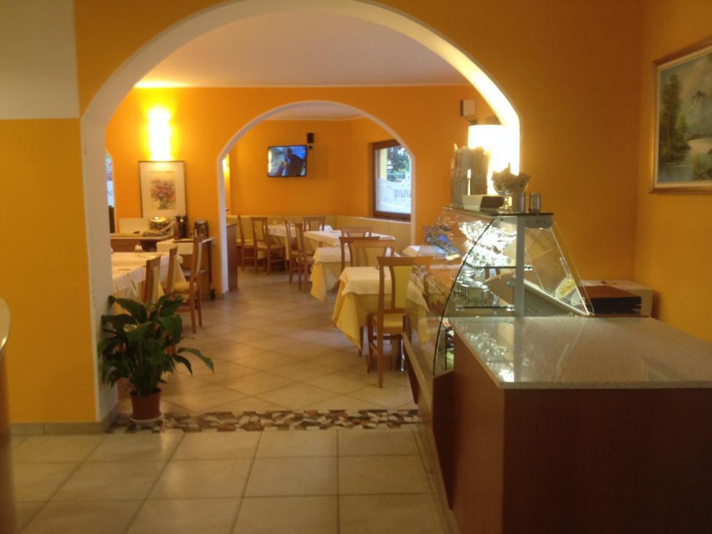 Albergo Riva Reno Di Leggiuno المظهر الخارجي الصورة