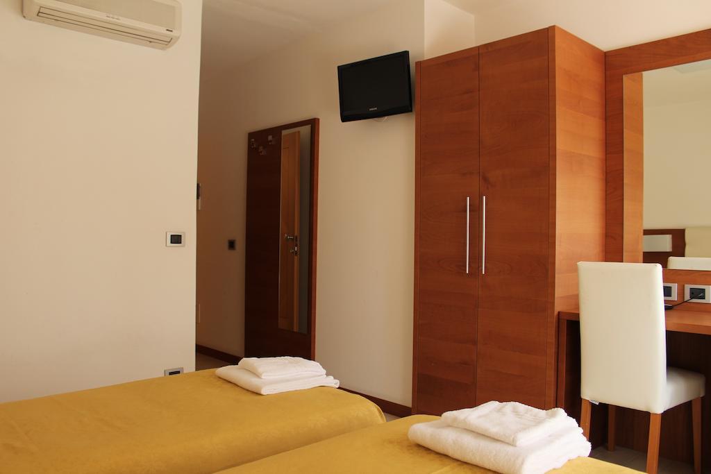 Albergo Riva Reno Di Leggiuno المظهر الخارجي الصورة